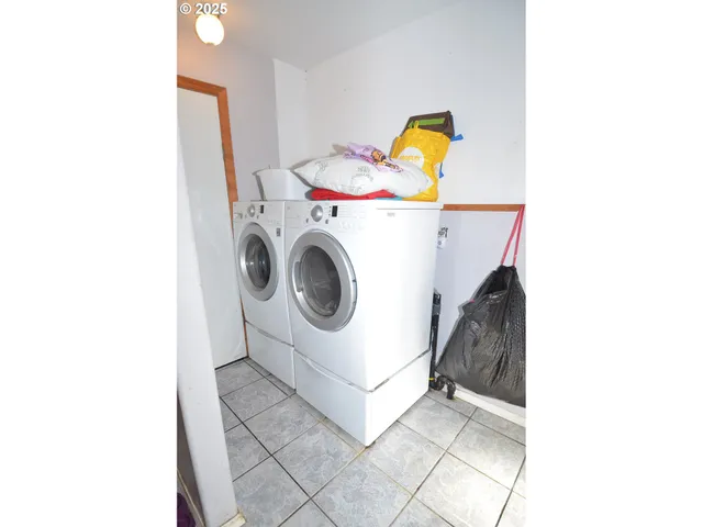 $299,900 | 55550 McKern Lane, Mount Vernon, OR 97865