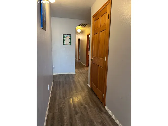 $299,900 | 55550 McKern Lane, Mount Vernon, OR 97865