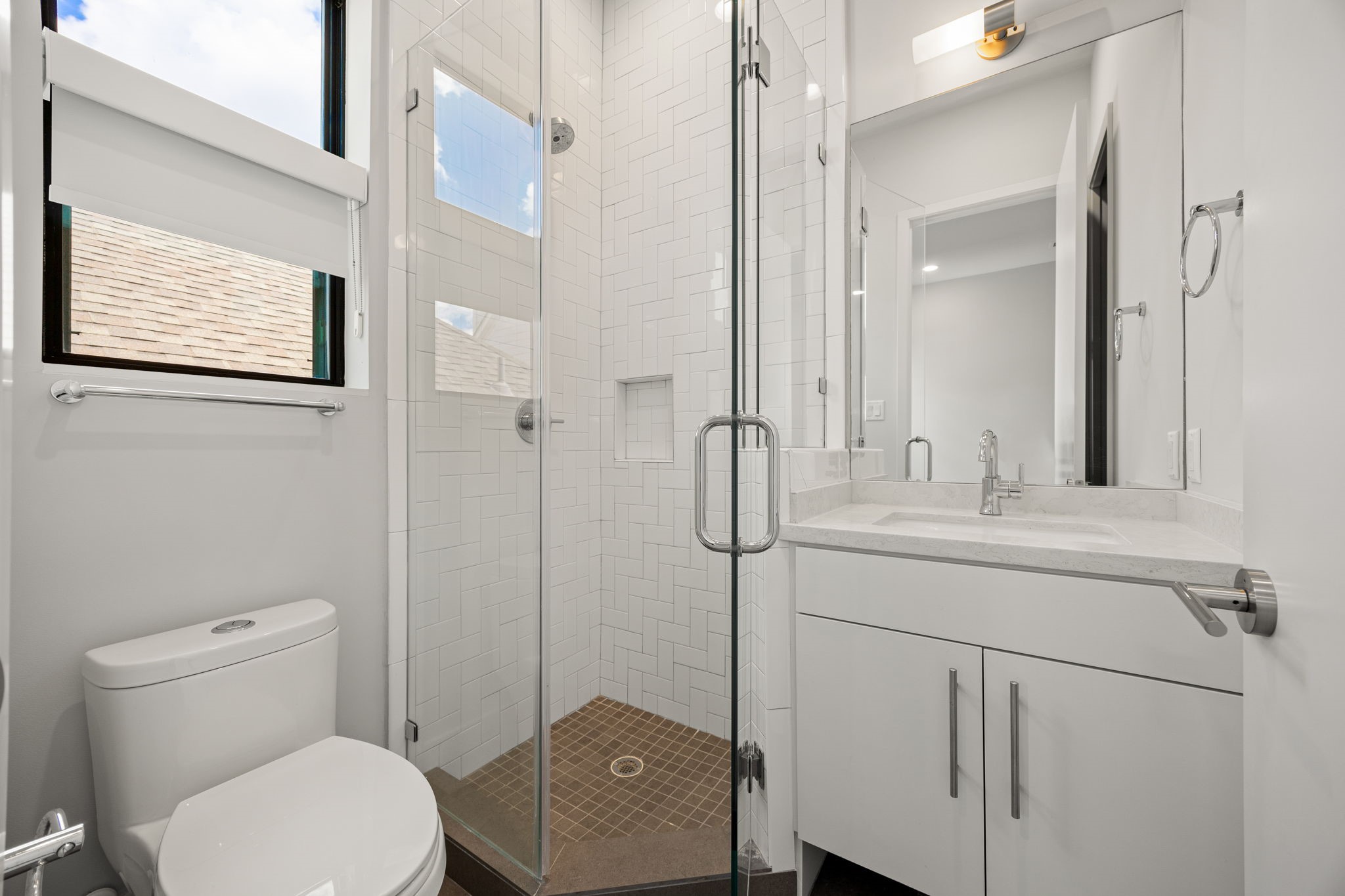 4112 Feagan Street Houston, TX 77007 - Photo 13 of 19 a bathroom with a toilet a sink and mirror