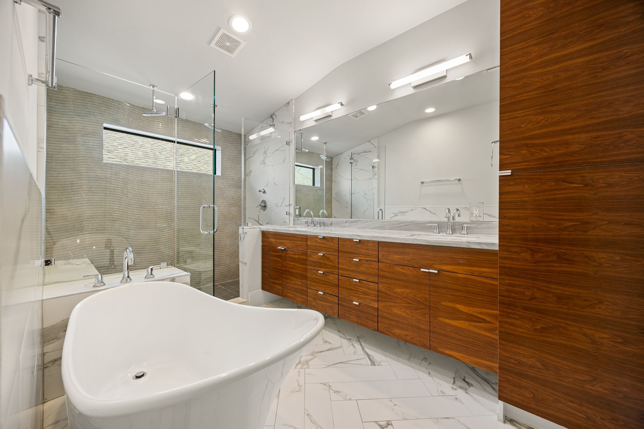 4112 Feagan Street Houston, TX 77007 - Photo 10 of 19 a bathroom with a sink and a mirror