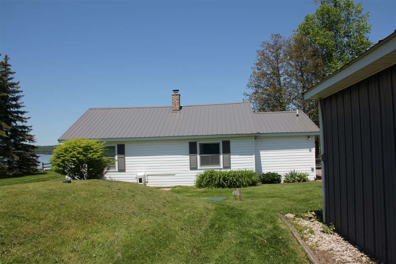 6879 East Birch Point Road Traverse City, MI 49684 - Photo 4 of 19 1879920-3.JPG
