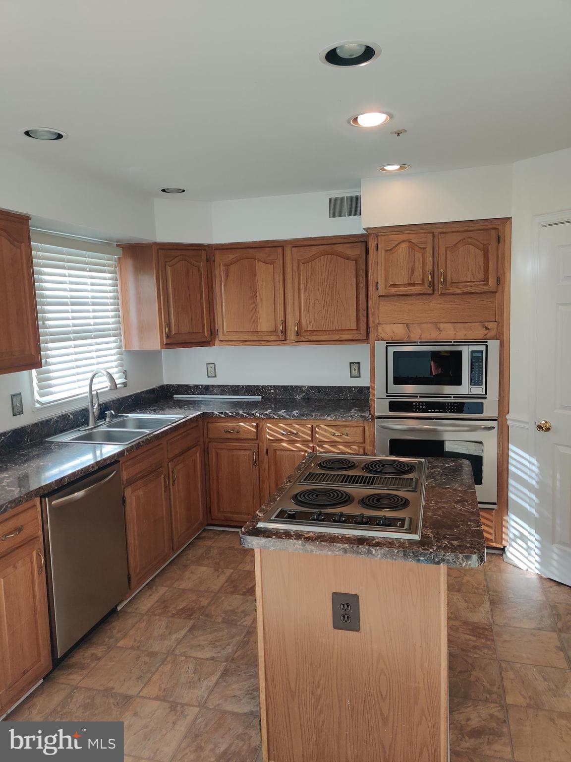2236 Conquest Way Odenton, MD 21113 - Photo 5 of 23 Kitchen
