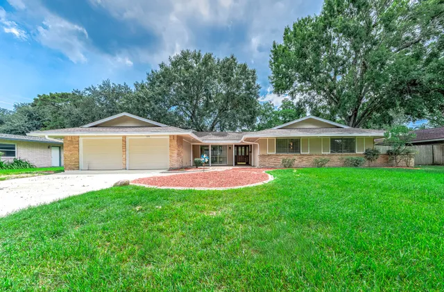 $385,000 | 1610 Richvale Lane, Houston, TX 77062