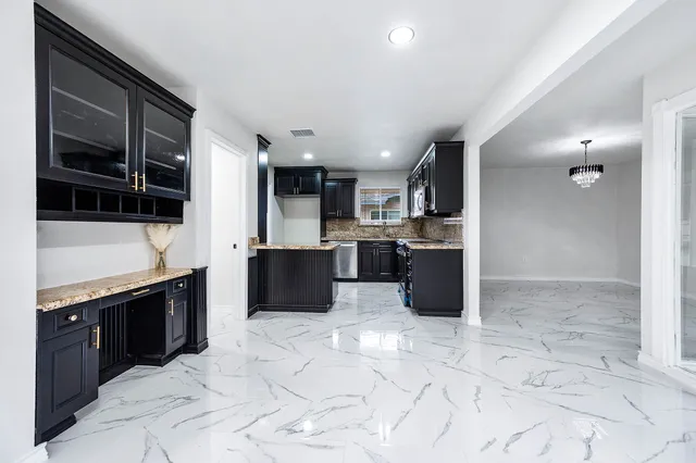 $385,000 | 1610 Richvale Lane, Houston, TX 77062