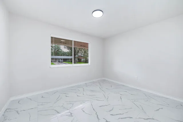 $385,000 | 1610 Richvale Lane, Houston, TX 77062