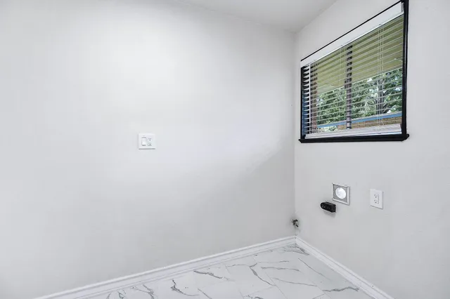 $385,000 | 1610 Richvale Lane, Houston, TX 77062