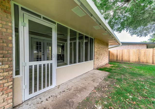 $385,000 | 1610 Richvale Lane, Houston, TX 77062