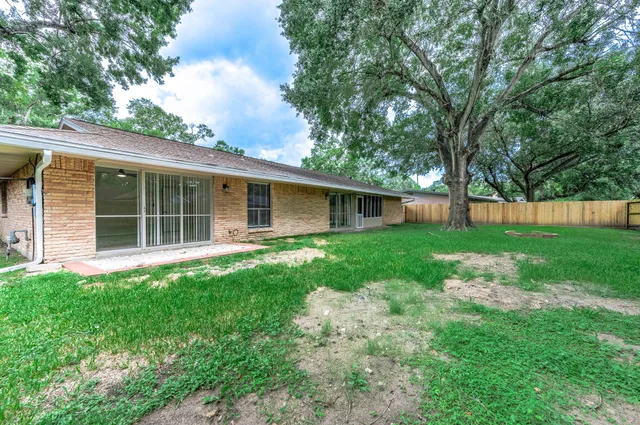 $385,000 | 1610 Richvale Lane, Houston, TX 77062