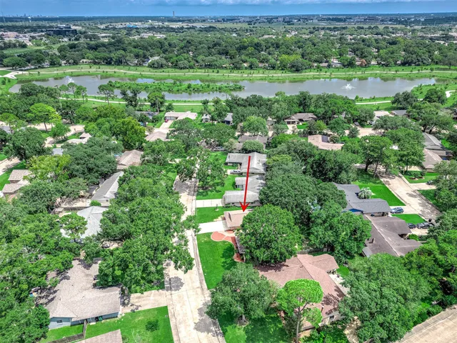 $385,000 | 1610 Richvale Lane, Houston, TX 77062