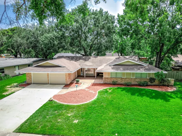 $385,000 | 1610 Richvale Lane, Houston, TX 77062