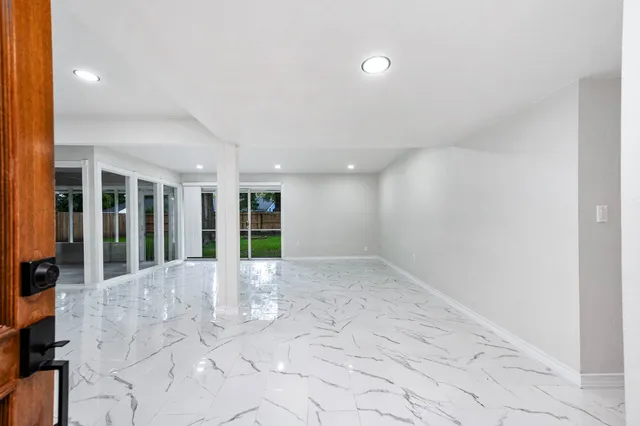 $385,000 | 1610 Richvale Lane, Houston, TX 77062