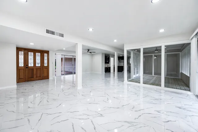 $385,000 | 1610 Richvale Lane, Houston, TX 77062