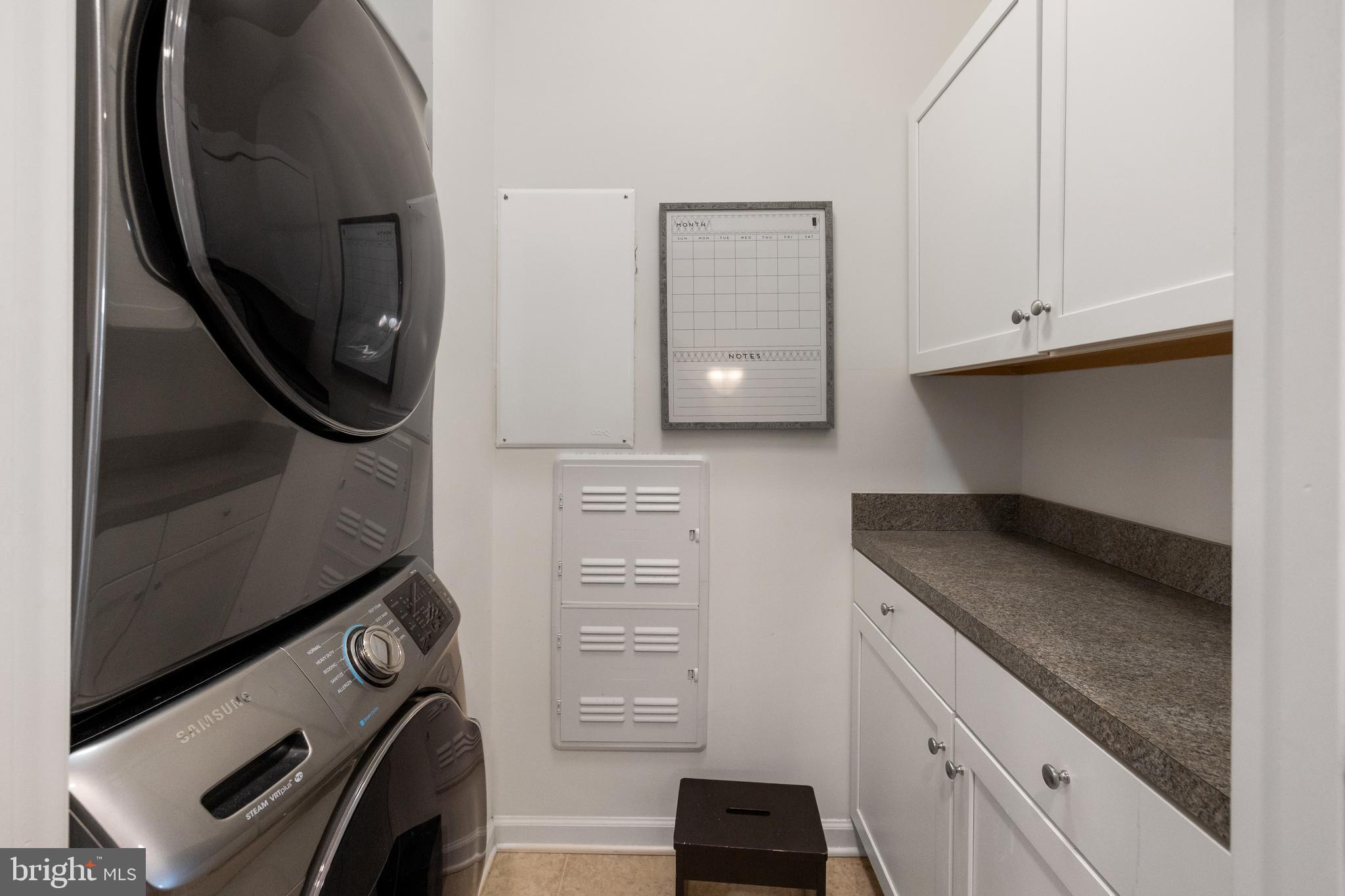 13635 Rockingham Lane Gainesville, VA 20155 - Photo 38 of 56 a kitchen with a sink and a stove