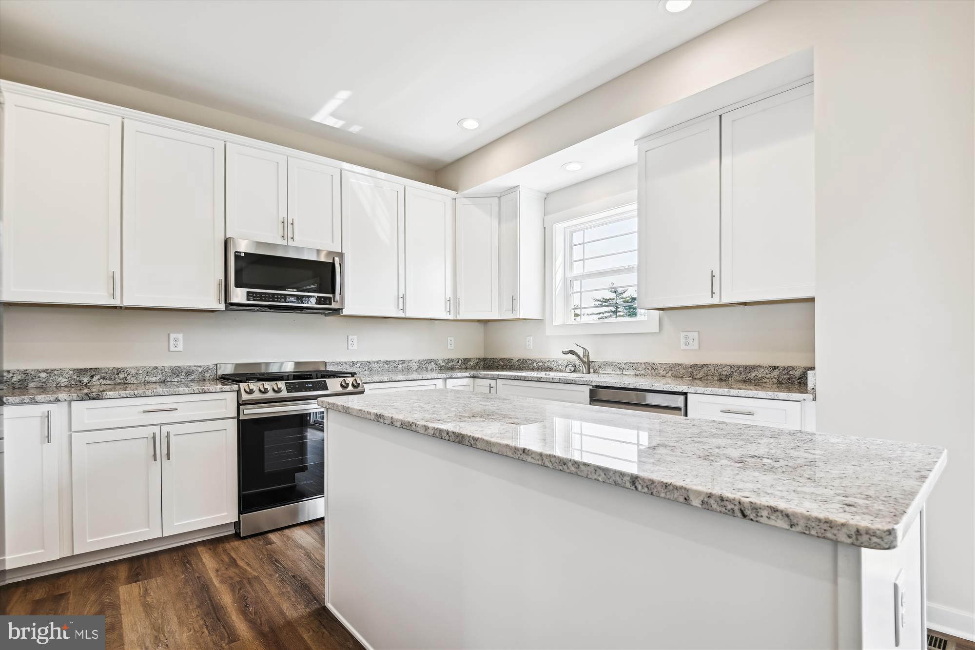 8482 Arbutus Road Pasadena, MD 21122 - Photo 10 of 63 Kitchen w/ All Appliances