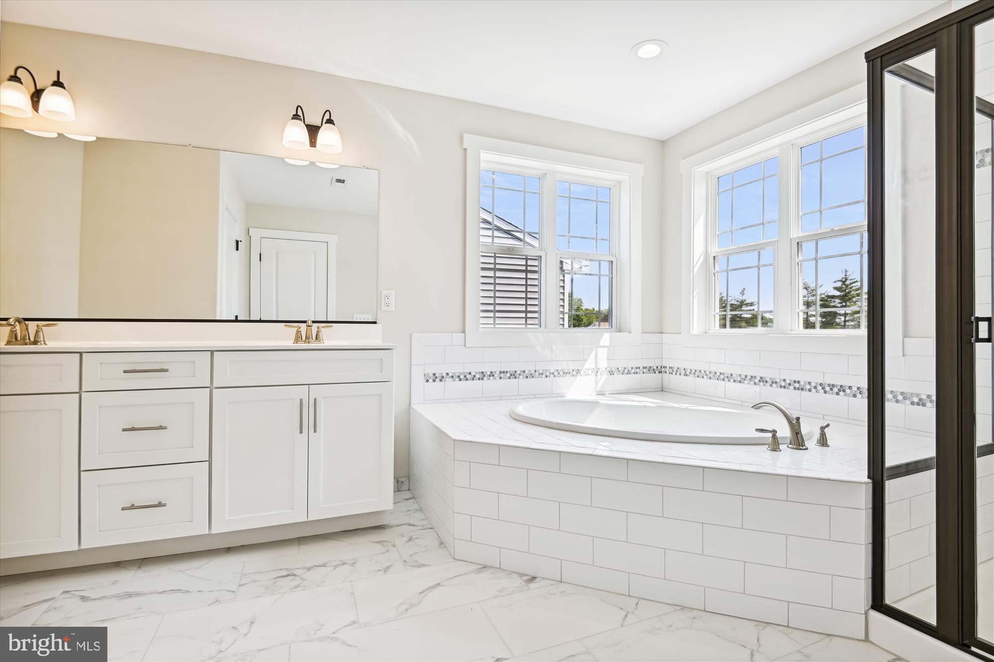 8482 Arbutus Road Pasadena, MD 21122 - Photo 23 of 63 Primary Bath