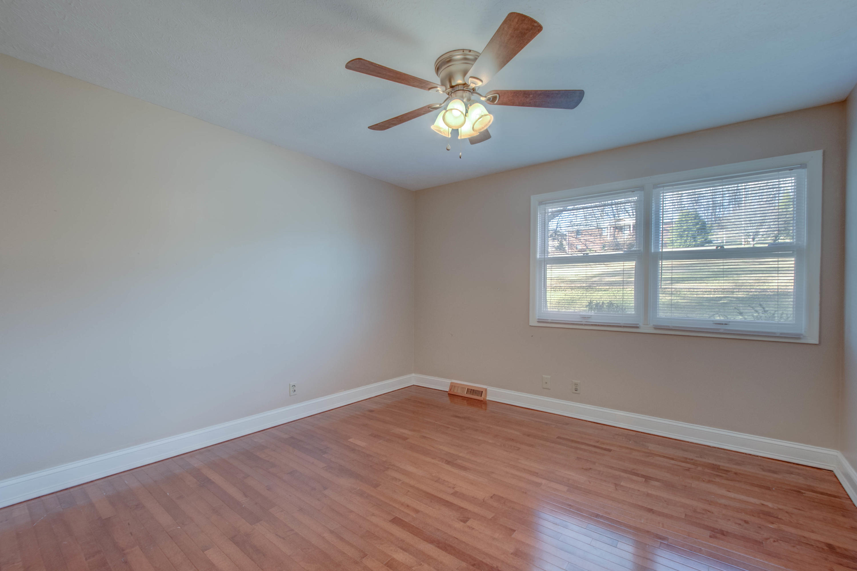 131 Old Tacora Hills Road Clinton, TN 37716 - Photo 13 of 32 814020CA-0993-4FE4-BA12-7A3BB41752B5