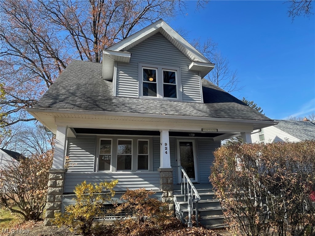 924 Richmond Road Cleveland, OH 44124 - Photo 1 of 34 View of front of home with a porch