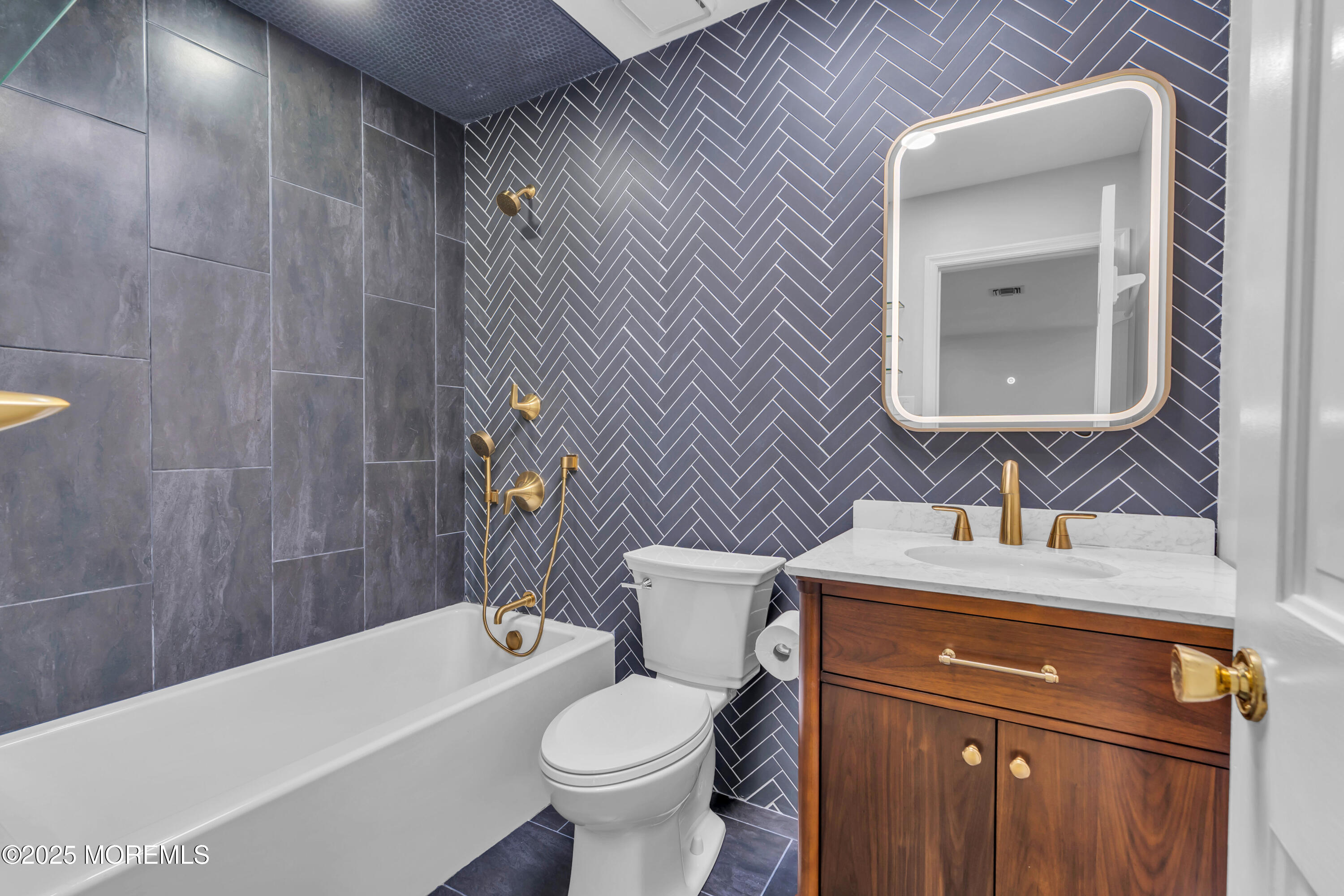 65 East River Road, Unit 14 Rumson, NJ 07760 - Photo 4 of 45 023_dsc05460_788