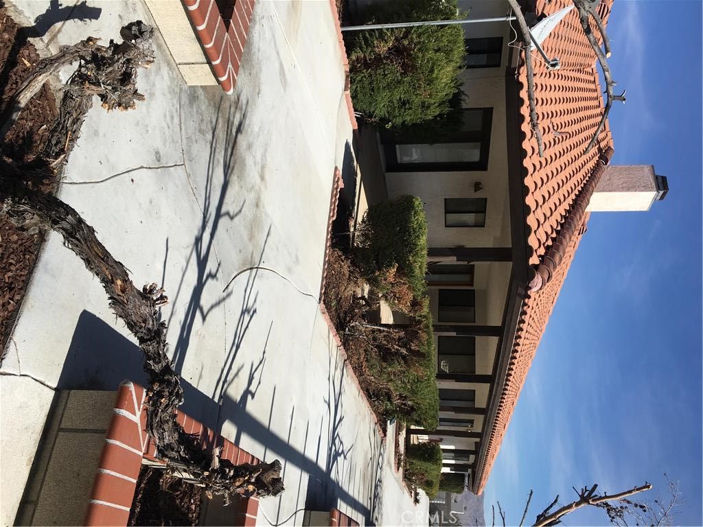20231 Wadena Road Apple Valley, CA 92308 - Photo 13 of 20 a view of entryway