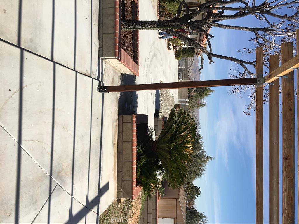 20231 Wadena Road Apple Valley, CA 92308 - Photo 16 of 20 a view of walk in closet