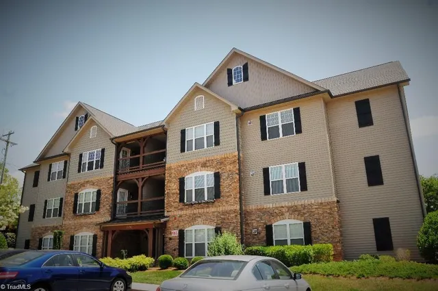 $1,325 | 4757 Tatton Park Circle, Unit 1B, Winston-Salem, NC 27103