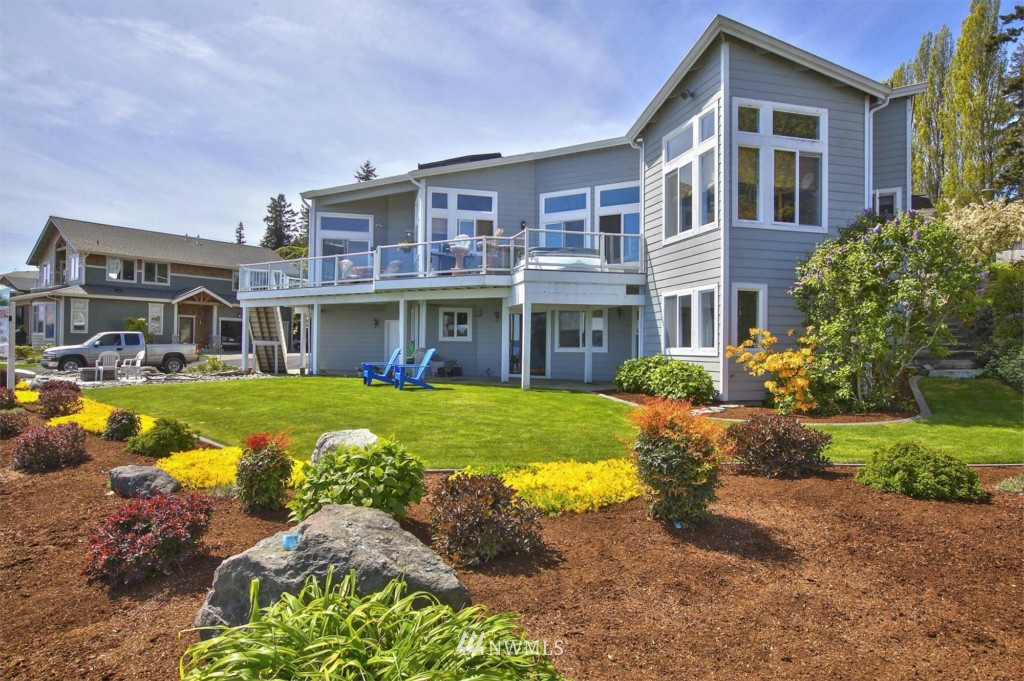 8222 East Caraway Road Port Orchard, WA 98366 - Photo 3 of 22 Gallery Image 3