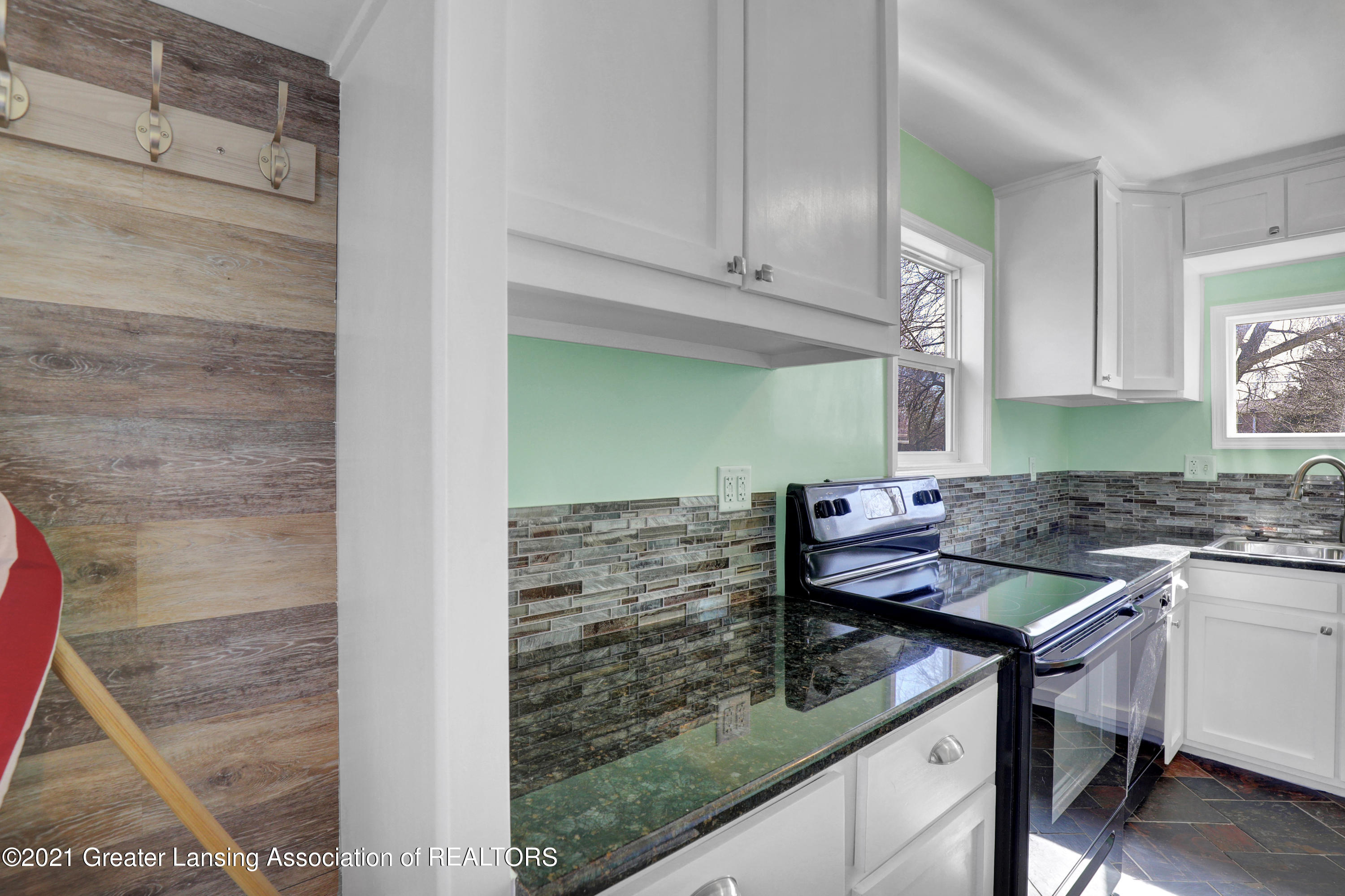 1728 West Miller Road Lansing, MI 48911 - Photo 4 of 22 9I3A9218