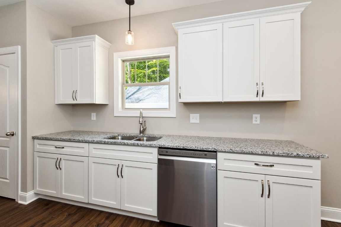 427 Jen Hollow Road Clarksville, TN 37040 - Photo 10 of 36 a kitchen with granite countertop white cabinets and a stove