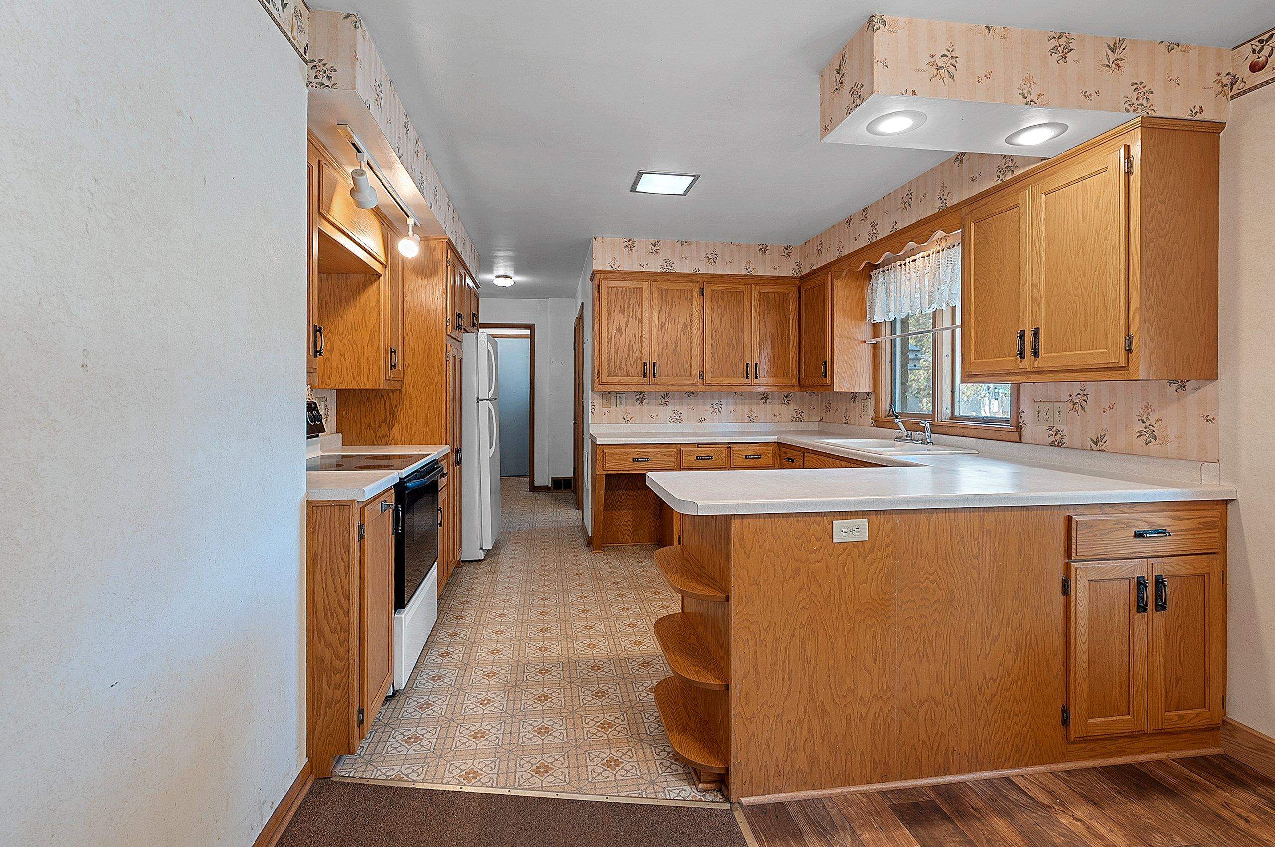 357 Jefferson Street Oconto, WI 54153 - Photo 15 of 62
