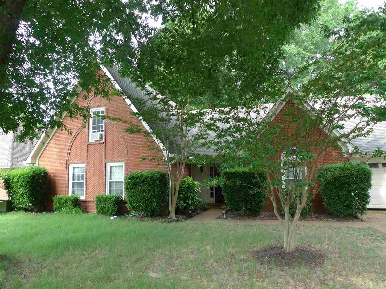 8464 Buckhurst Road Memphis, TN 38016 - Photo 1 of 25 Gallery Image 1