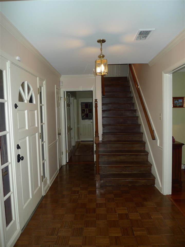 8464 Buckhurst Road Memphis, TN 38016 - Photo 3 of 25 Gallery Image 3