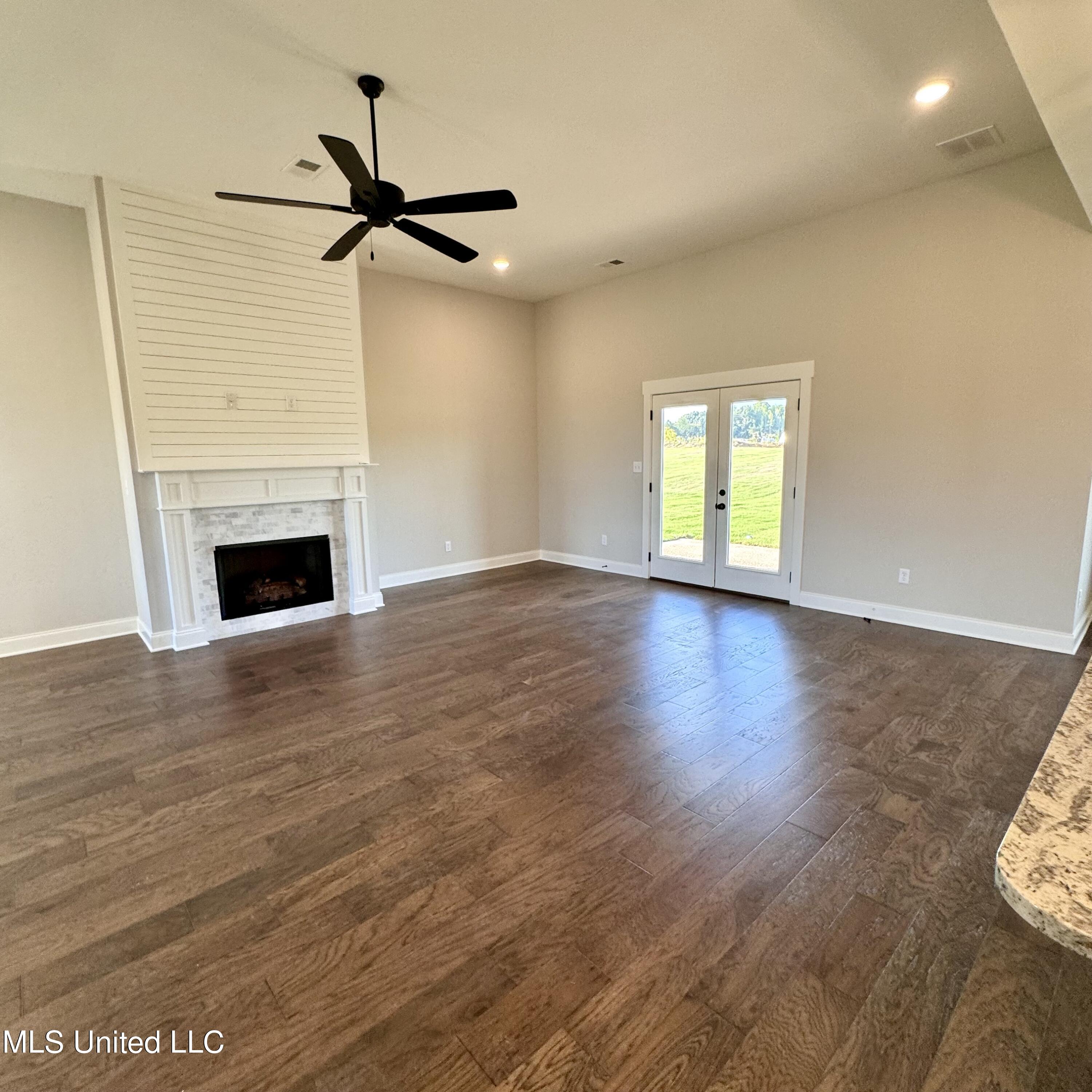 7650 Thomas Riley Street Hernando, MS 38632 - Photo 9 of 53 Iris living room