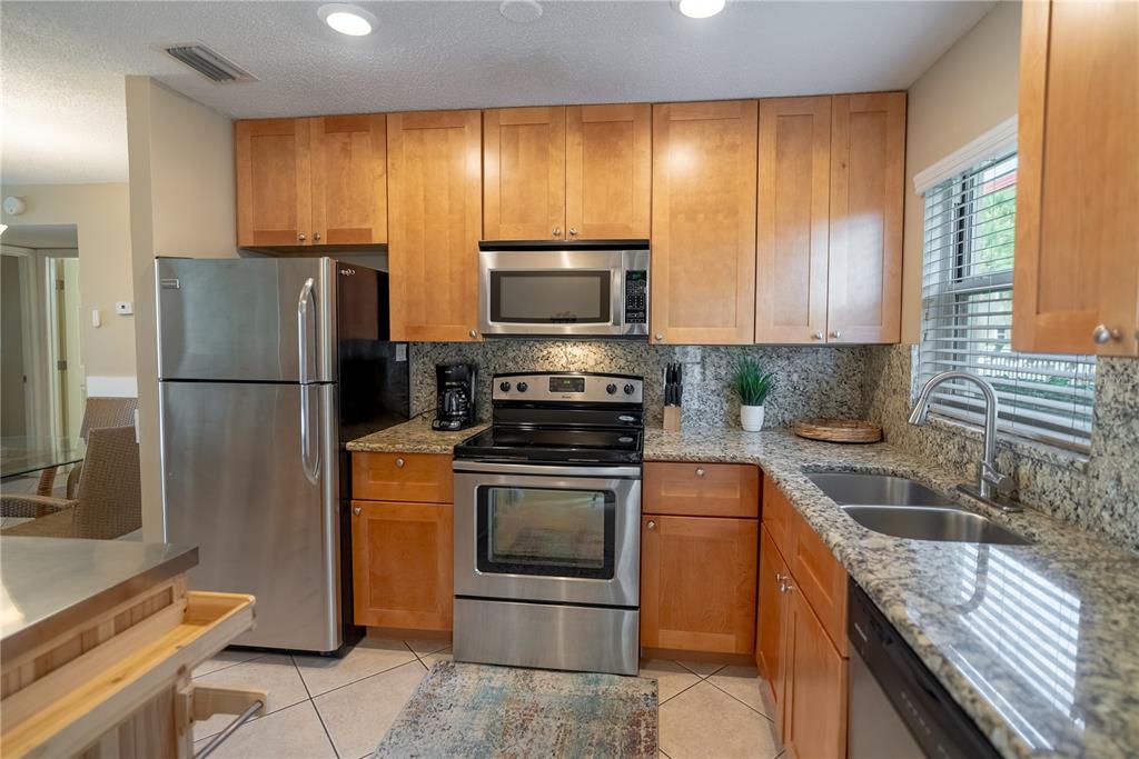 925 Beach Road, Unit 107 Sarasota, FL 34242 - Photo 5 of 31 Gallery Image 5