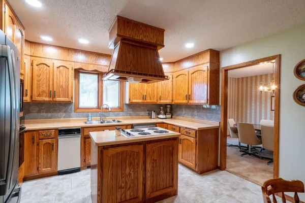 $439,000 | 747 5th Avenue Northwest, Valley City, ND 58072
