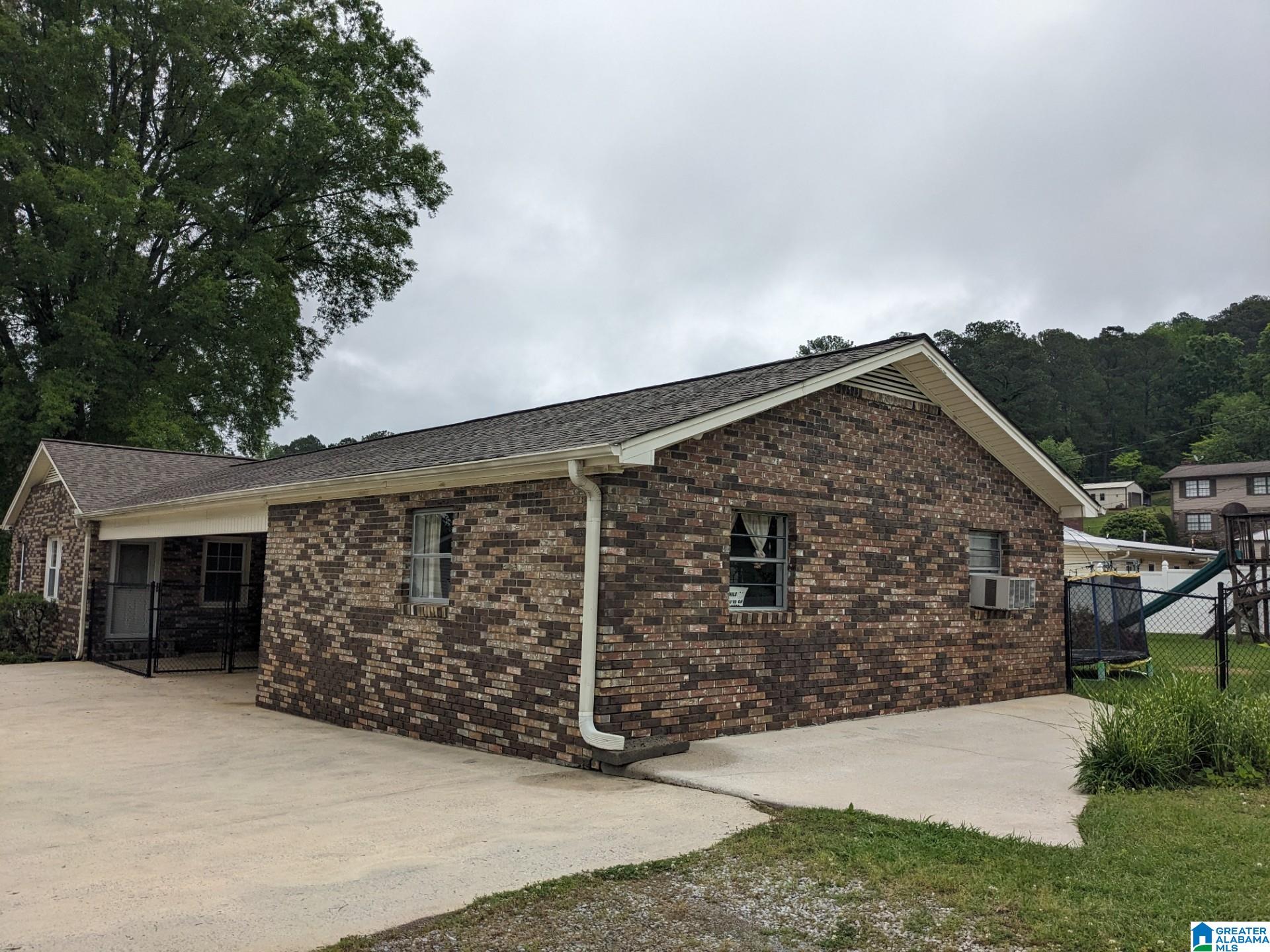 705 Chestnut Street Oneonta, AL 35121 - Photo 3 of 26