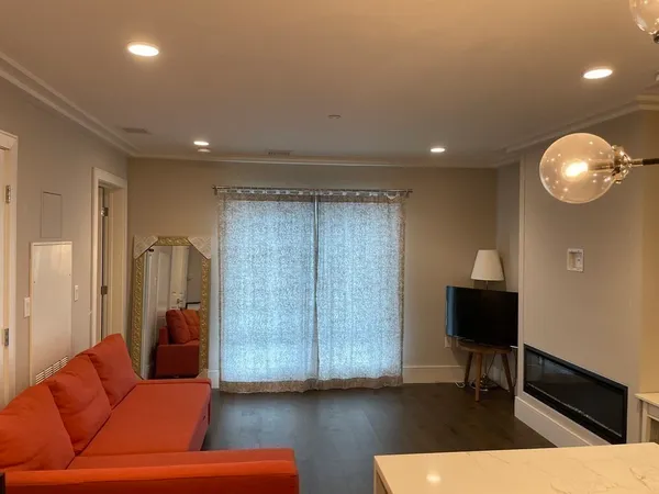 $3,600 | 214 Market Street, Unit 206, Boston, MA 02135