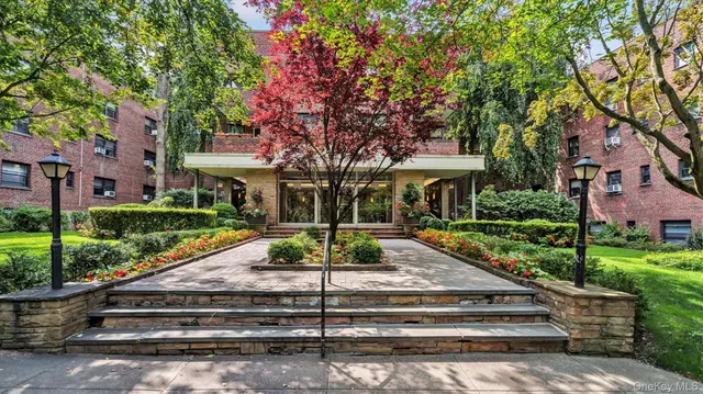 $348,000 | 30 Grace Avenue, Unit 2F, Great Neck, NY 11021