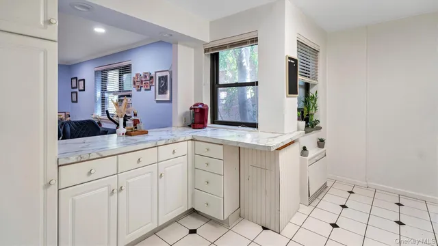 $348,000 | 30 Grace Avenue, Unit 2F, Great Neck, NY 11021