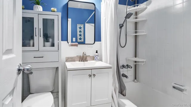 $348,000 | 30 Grace Avenue, Unit 2F, Great Neck, NY 11021