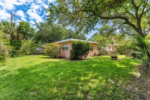 $590,000 | 214 South Orlando Avenue, Cocoa Beach, FL 32931