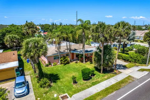 $590,000 | 214 South Orlando Avenue, Cocoa Beach, FL 32931