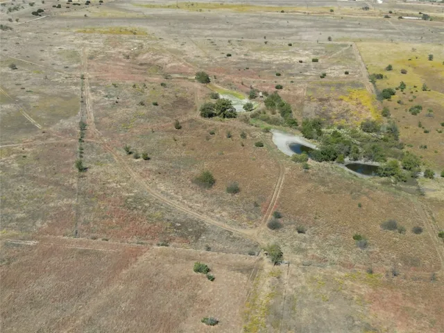 a view of a bath room