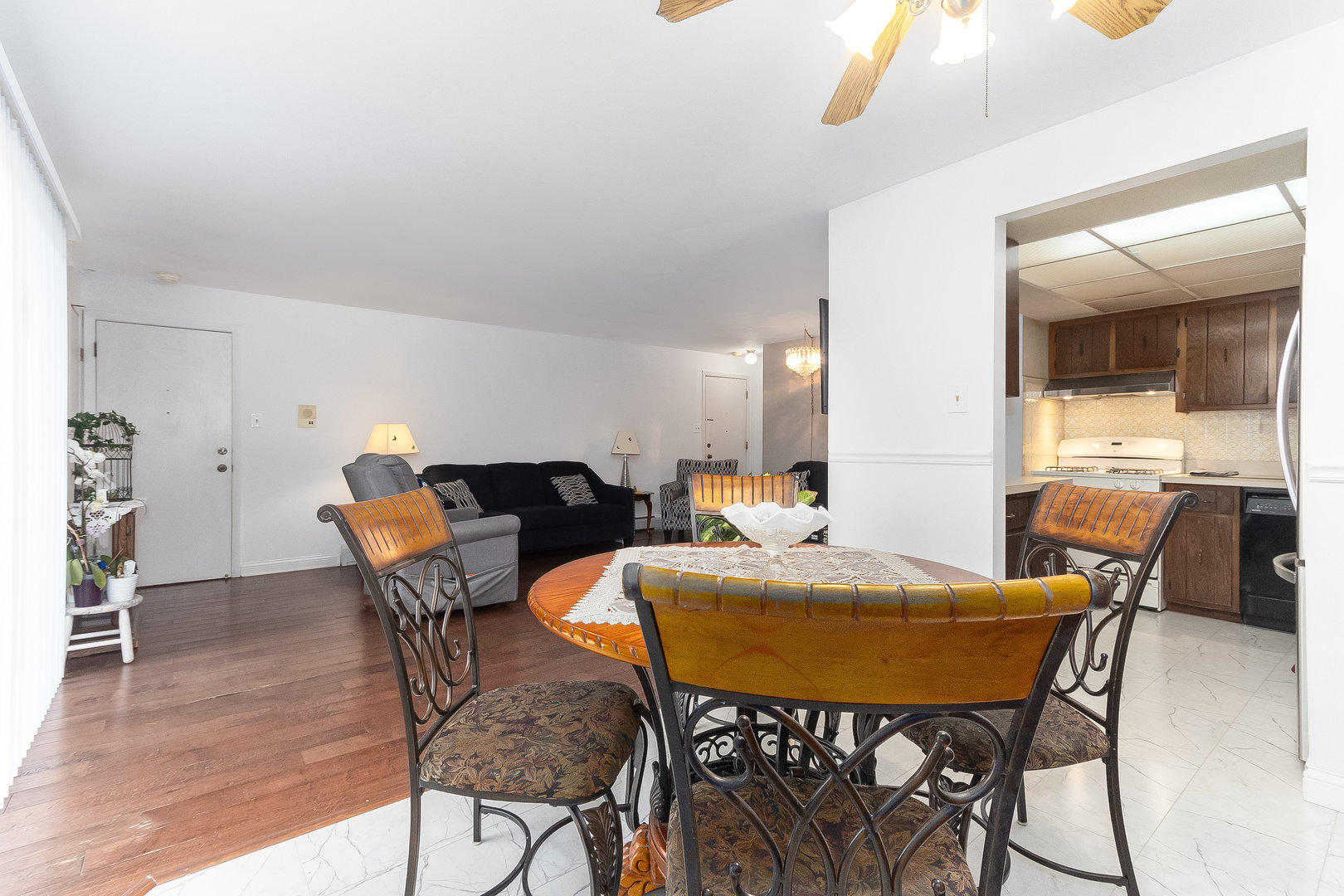 7104 98th Street, Unit 302 Chicago Ridge, IL 60415 - Photo 12 of 24 Gallery Image 12