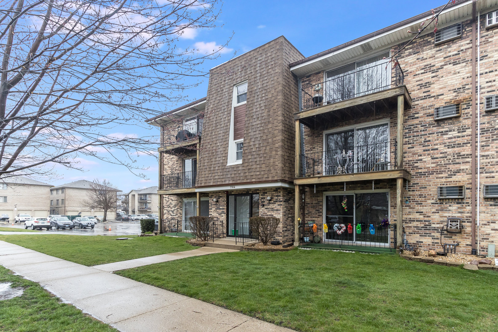 7104 98th Street, Unit 302 Chicago Ridge, IL 60415 - Photo 2 of 24 Gallery Image 2
