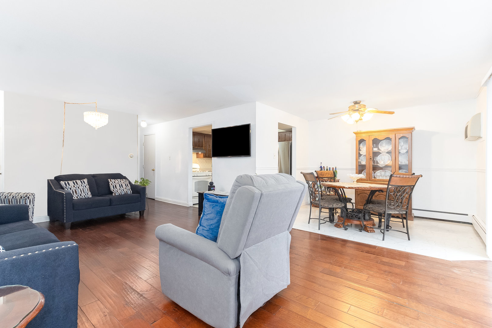 7104 98th Street, Unit 302 Chicago Ridge, IL 60415 - Photo 3 of 24 Gallery Image 3