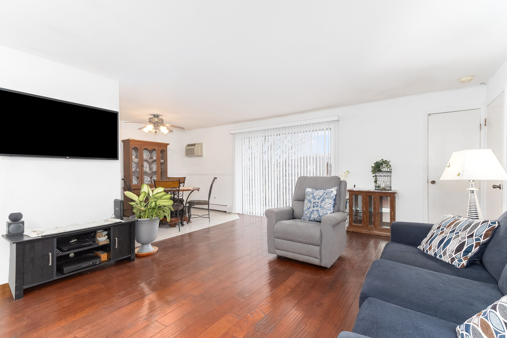 7104 98th Street, Unit 302 Chicago Ridge, IL 60415 - Photo 5 of 24 Gallery Image 5