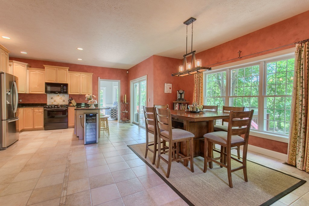28 Robinson Road Westford, MA 01886 - Photo 12 of 30 Gallery Image 12