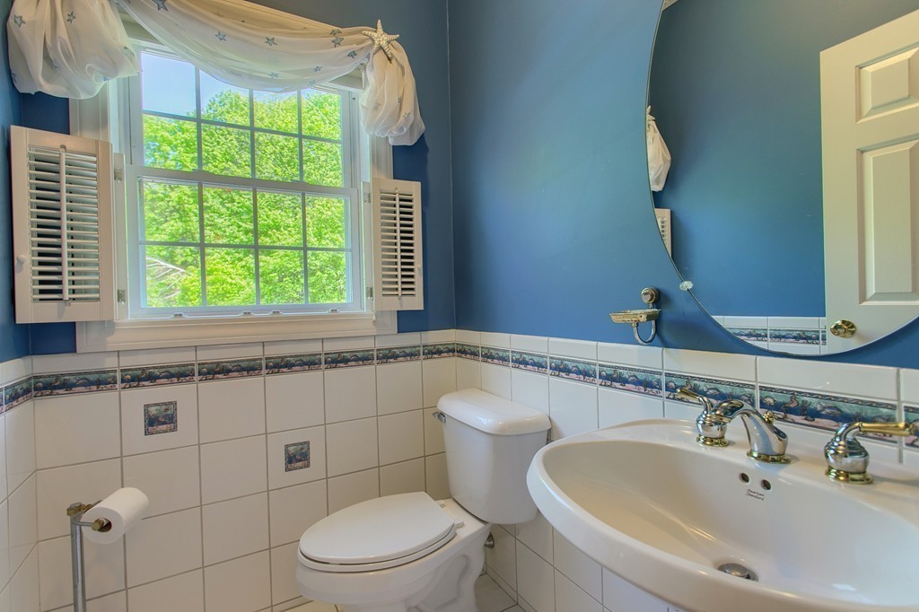 28 Robinson Road Westford, MA 01886 - Photo 17 of 30 Gallery Image 17