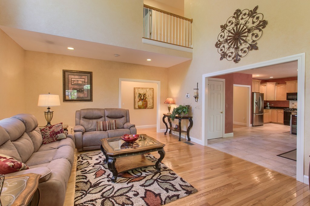 28 Robinson Road Westford, MA 01886 - Photo 6 of 30 Gallery Image 6