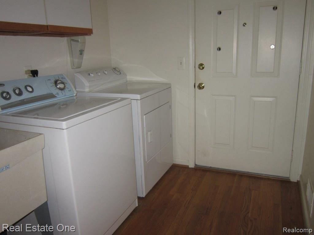 23063 Farmington Road Farmington, MI 48336 - Photo 17 of 37